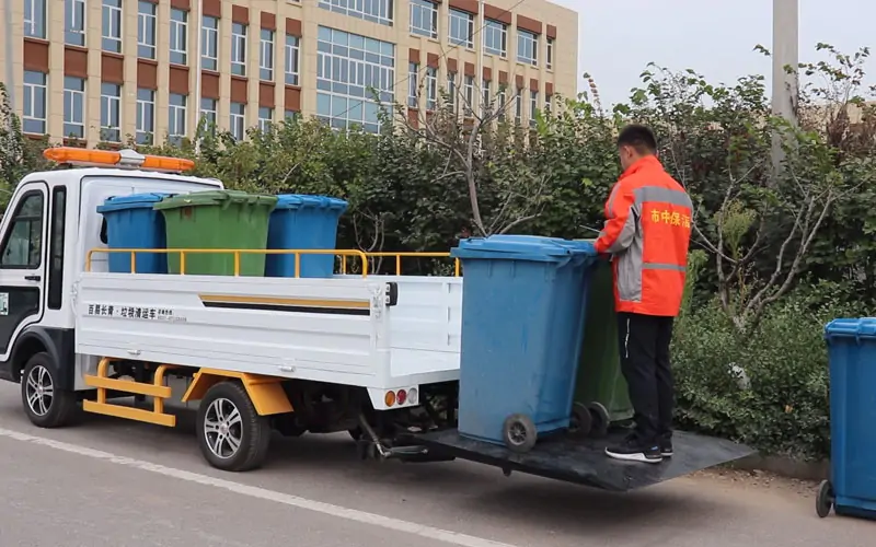 Garbage bin collection truckBY-L8