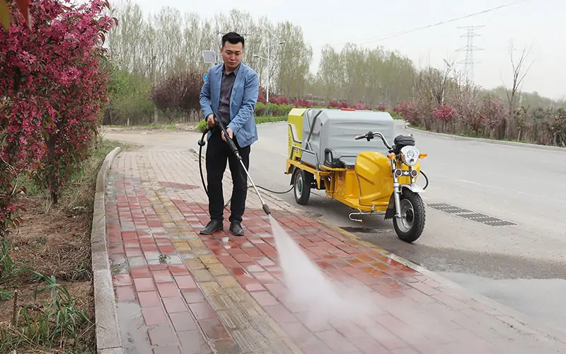 Electric high pressure street washing tricycle