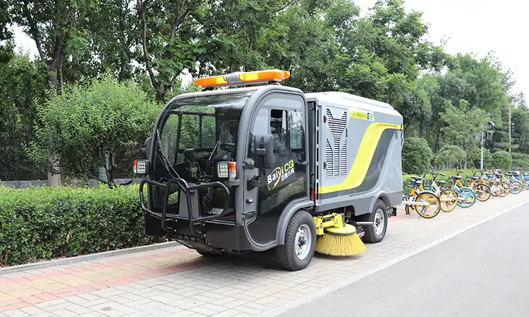 Four-wheel electric sweeper