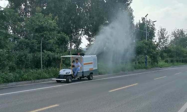 What are the advantages and features of high-pressure washing vehicles?