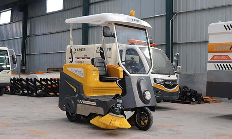 What are the characteristics of Baiyi's new pure electric sweeper?