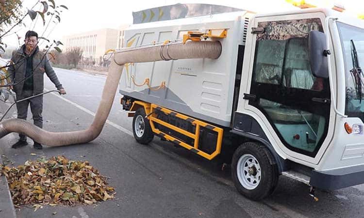 Multifunctional Leaf Collection Vehicle 