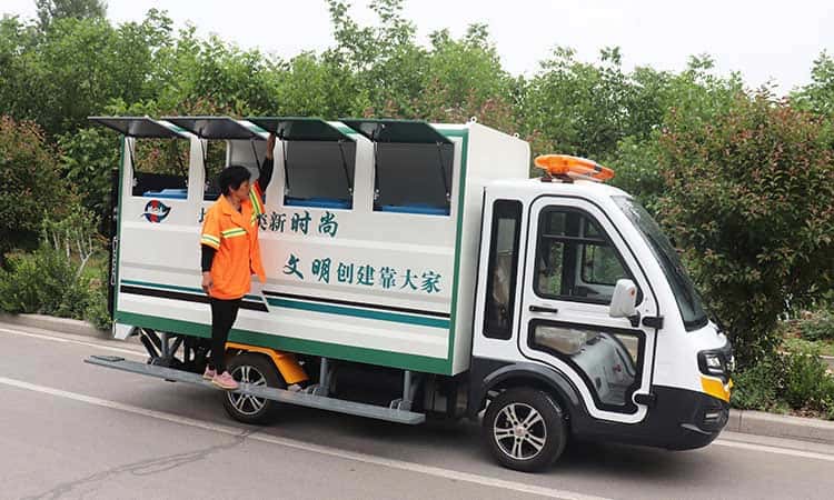 Four-classification garbage removal vehicle BY-L8-M