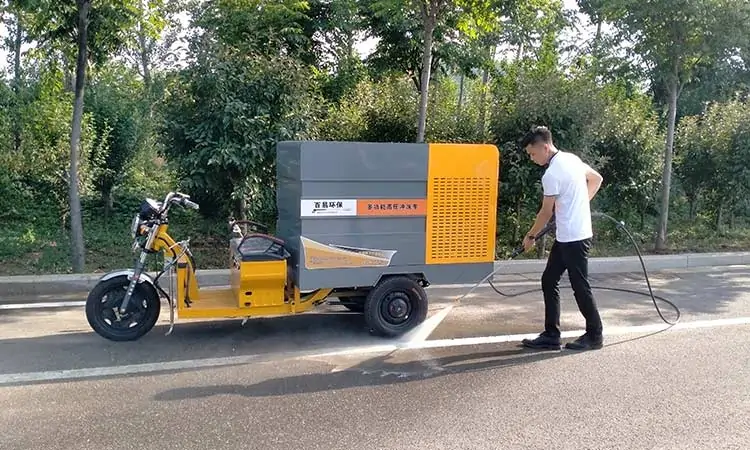 Small street washer vehicle