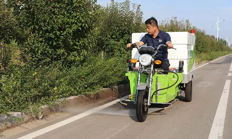 High temperature and pressure electric three-wheel washer cleaning vehicle