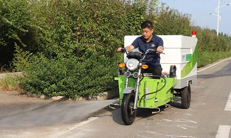 High temperature and pressure electric three-wheel washer cleaning vehicle