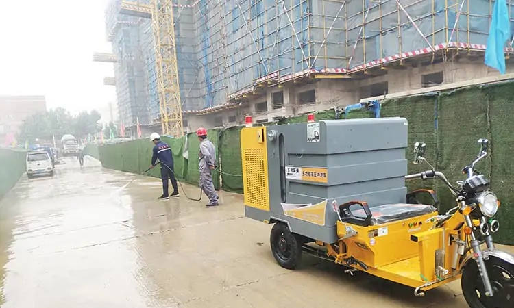 Baiyi high pressure washing vehicle appeared on construction site
