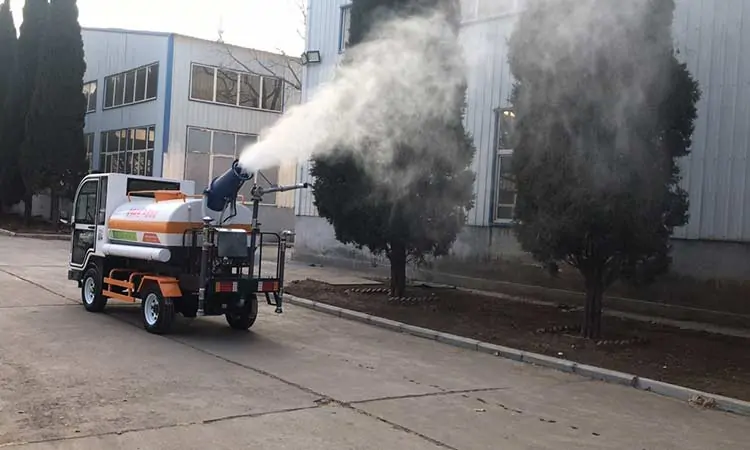 Electric water tank truck fog cannon operation
