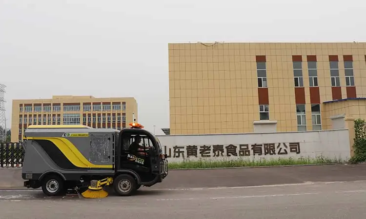 electrical ride on street sweeper vehicle