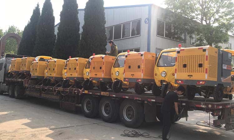 Shandong property company buys road mini high-pressure washing vehicle