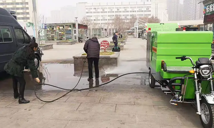 Electric high temperature and high pressure washing vehicle  