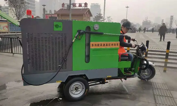 The high-temperature and high-pressure cleaning vehicle
