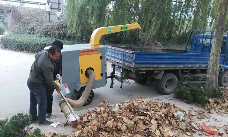 traction type leaf collector