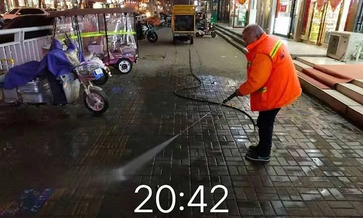 Electric Street Washing Machine Tricycle For Pavement Surface Washing