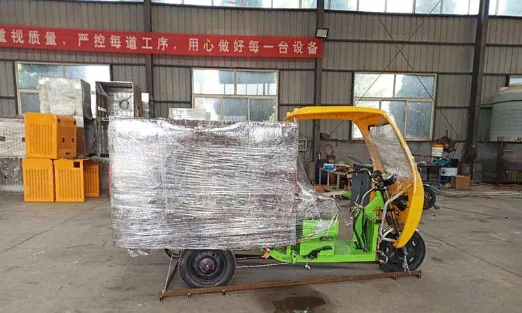 Electric small multi-function high-pressure washing vehicle packaged for deliver
