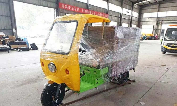 Electric small community high pressure cleaning vehicle
