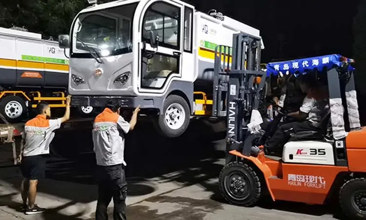 Zhejiang Sanitation Company Introduced Electric Small Garbage Vehicles