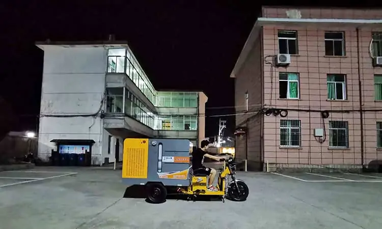 Sanitation company introduced small electric tricycle washer vehicle