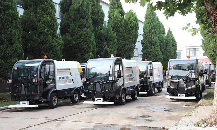 BY-C15  street washing truck sent to customers in Beijing