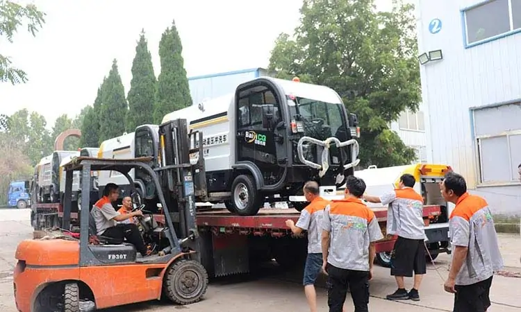 BY-C15 street washing truck sent to customers in Beijing