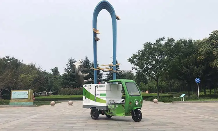 Versatile road high pressure washer vehicle for park washing and cleaning