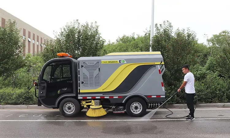 Pure electric washing and sweeping truck high pressure water gun operation