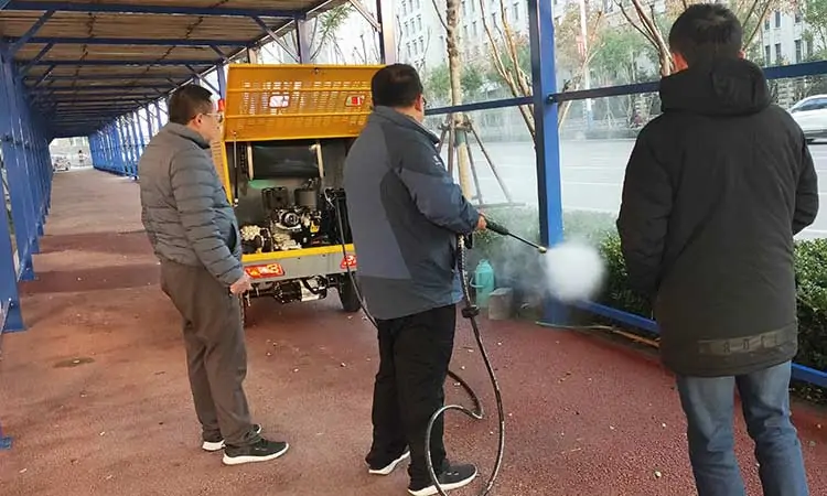 Small Road Washing Machine Vehicle Delivered To The User