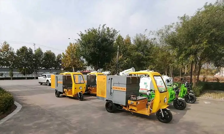 Three-wheeled street washer truck are popular with southern customers