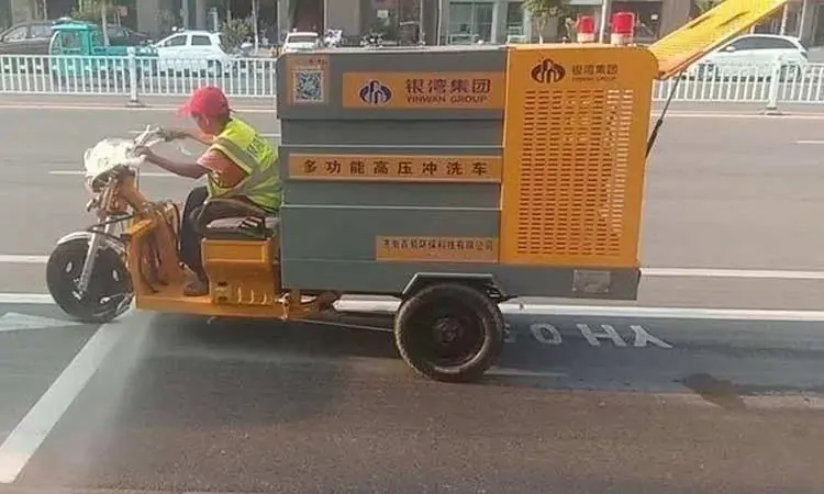 Electric Street Washing Truck Appeared In Dongming City District