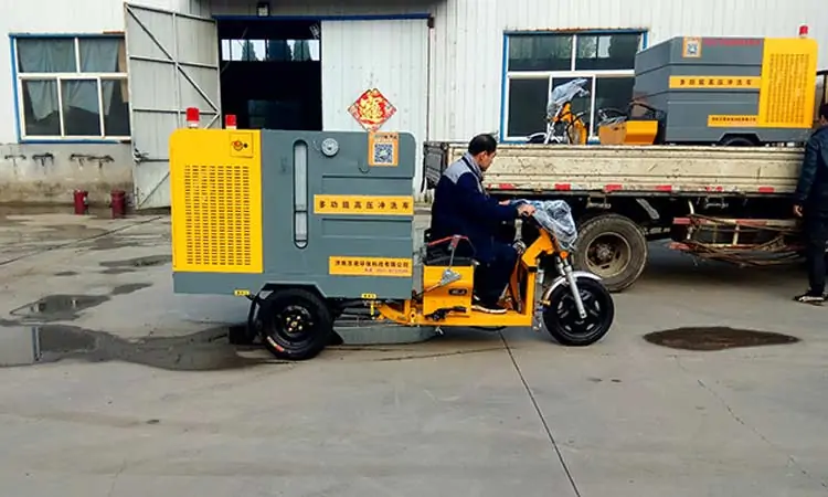 Three-wheel Street Washing Vehicle sent to Tianjin