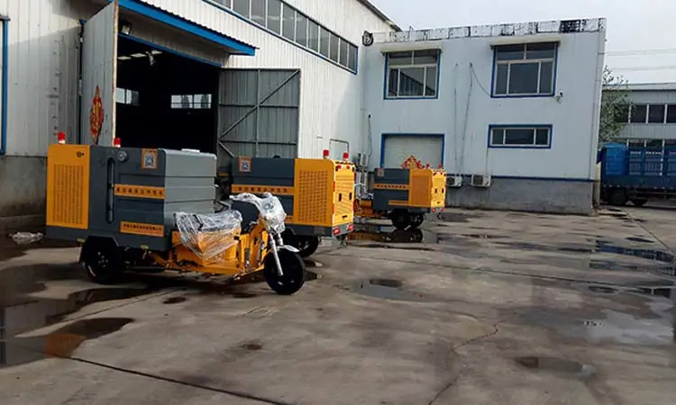 Three-wheel street washers trucks were sent to a sanitation in Nanyang (6 units)