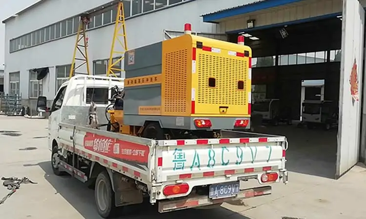 Electric three-wheel road washer vehicle sent to Gaoqing County