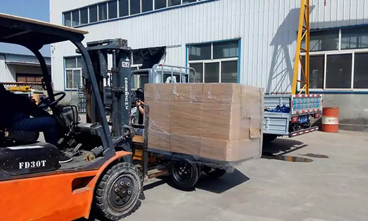 Baiyi three-wheel street washing truck was sent to Liangyuan Food Factory