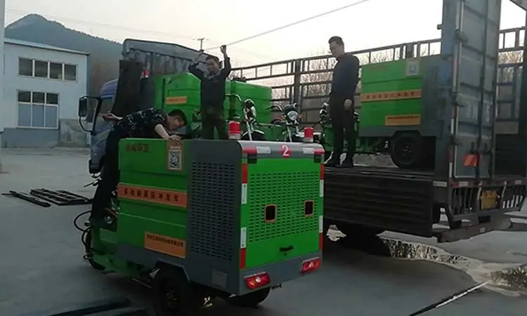 After the factory inspection and debugging in the afternoon, High-temperature&pressure Small Road Washing Machine Vehicle were officially sent to Xincheng Sanitation. They will help local sanitation workers and escort Xincheng's environmental sanitation.