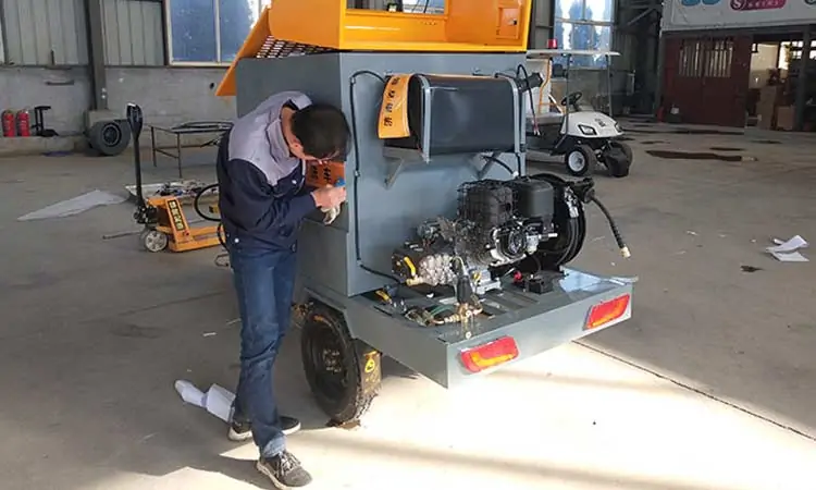 Street Washer Truck And Leaf Collector Vacuum Are Sent To Qinghai