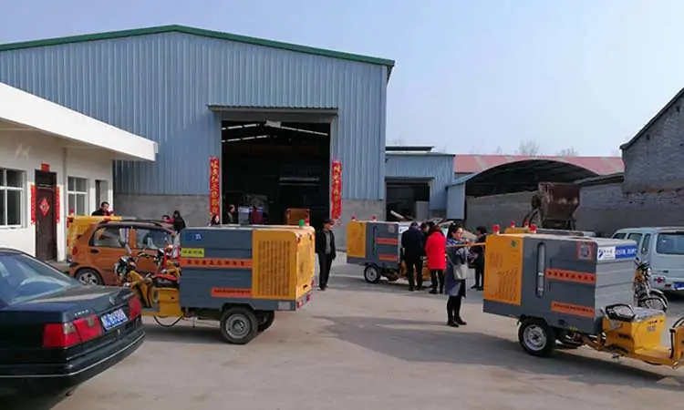 The multi-functional high-pressure small street cleaner tricycle truck 