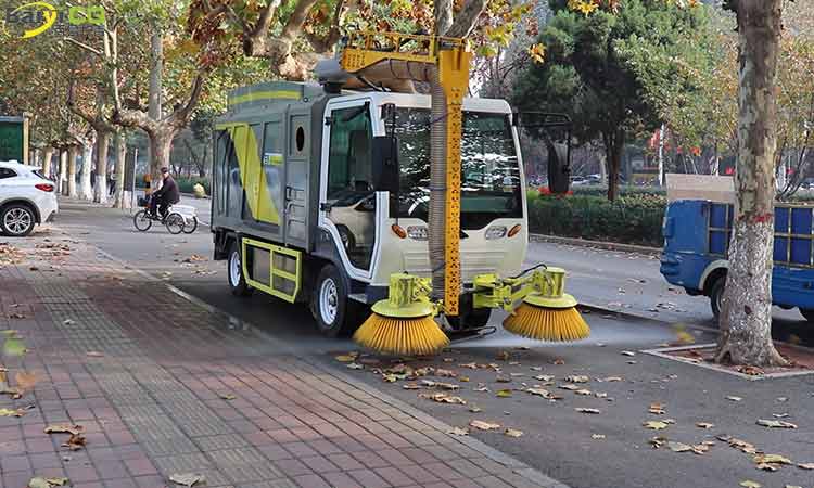 Sanitation Leaf Collection Vehicle
