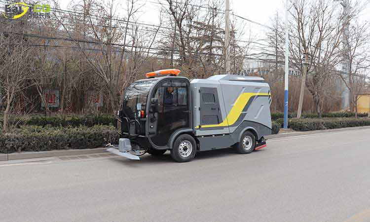 Road pollution removal vehicle
