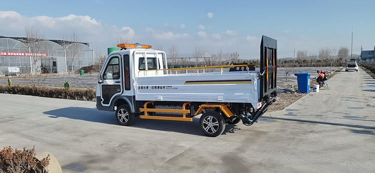 Xindian Sanitation Company purchases eight-barrel garbage transportation trucks
