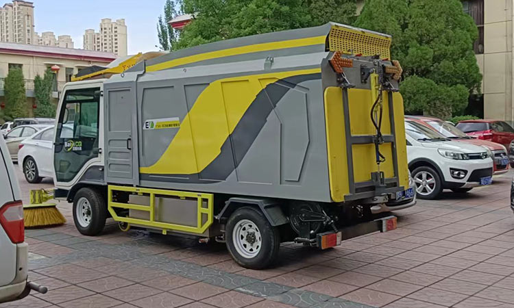 Multifunctional truck mounted leaf vacuum