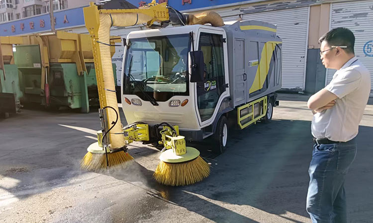 Multifunctional truck mounted leaf vacuum shipped to Inner Mongolia