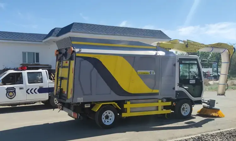 The truck mounted leaf vacuum are delivered to customers
