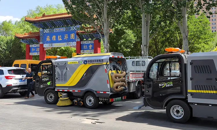The electric road sweeper vehicle is delivered to the delivery location