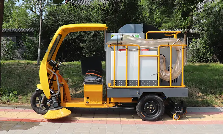    The Small Three-wheel Leaf Collector Equipment