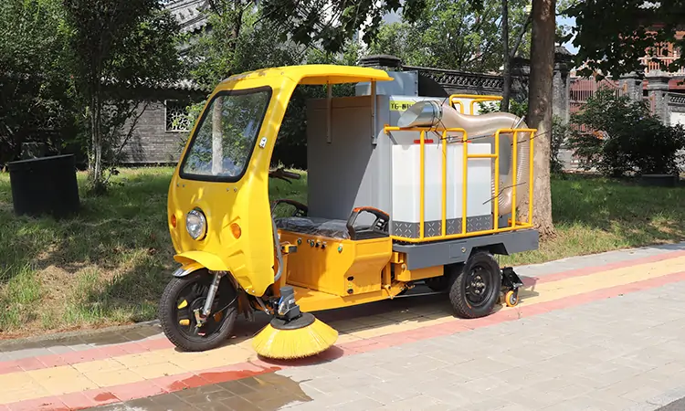    The Small Three-wheel Leaf Collector Equipment
