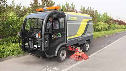 The Use Of Street Cleaning Vehicle In Logistics Park