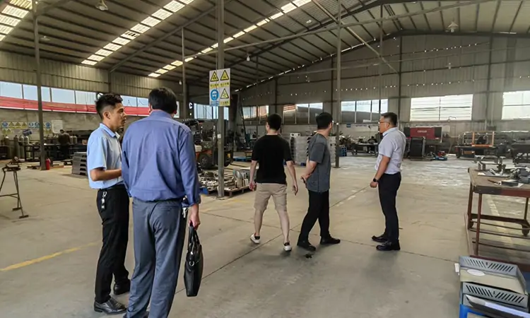 North Control environmental sanitation company leaders by Jinan Baiyi factory visit