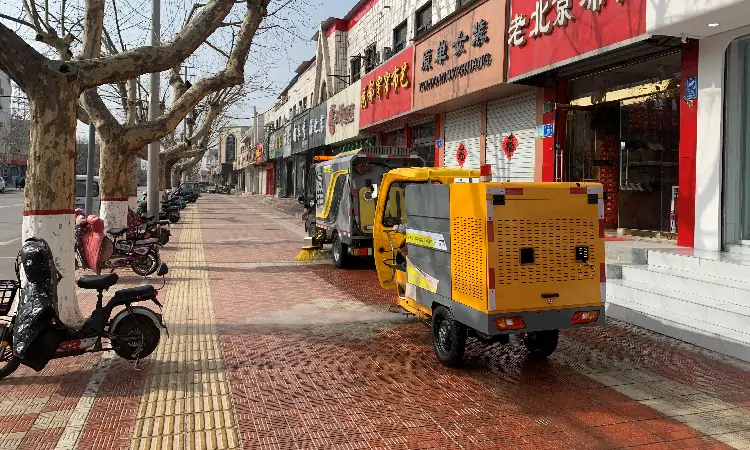 Pure Electric Street Sweeper And Street Washer Vehicle Work Together