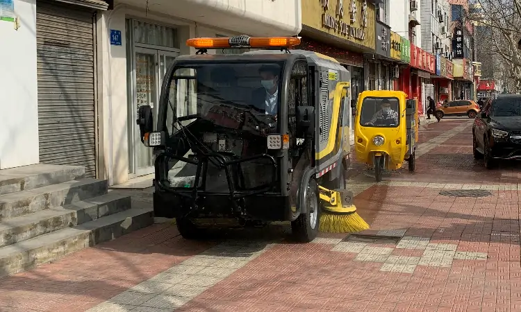 Pure Electric Street Sweeper And Street Washer Vehicle Work Together