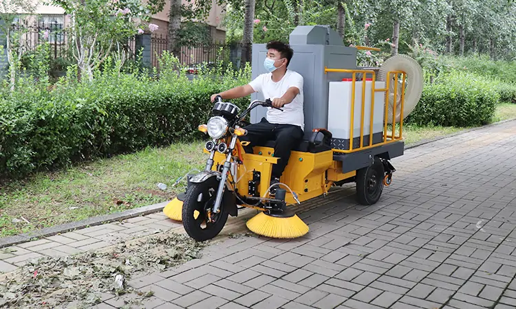 Electric leaf collector 